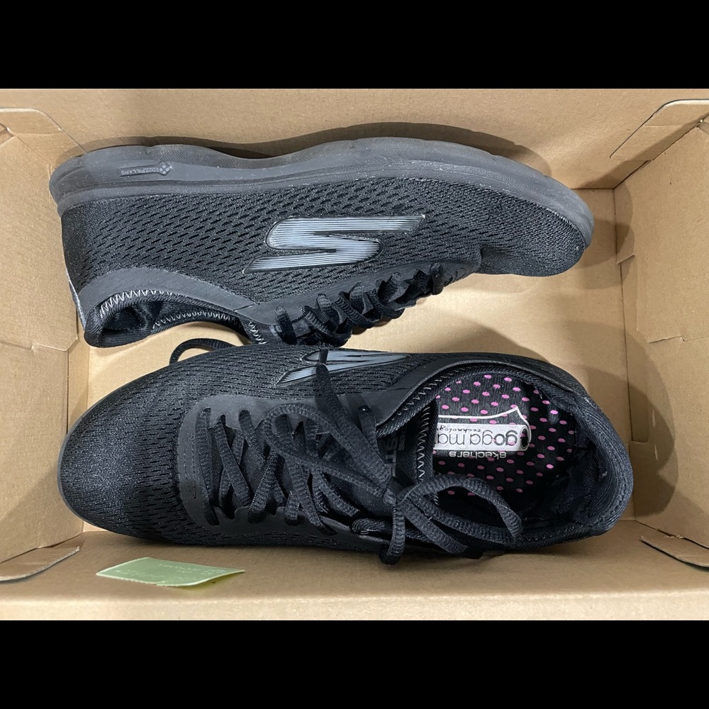 Sketchers go step black sneakers